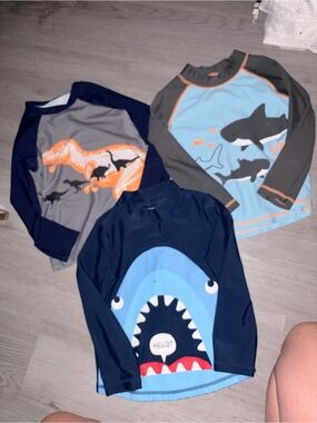Boys Navy Shark Graphic Long-Sleeve Rashguard Swim Tops (3)